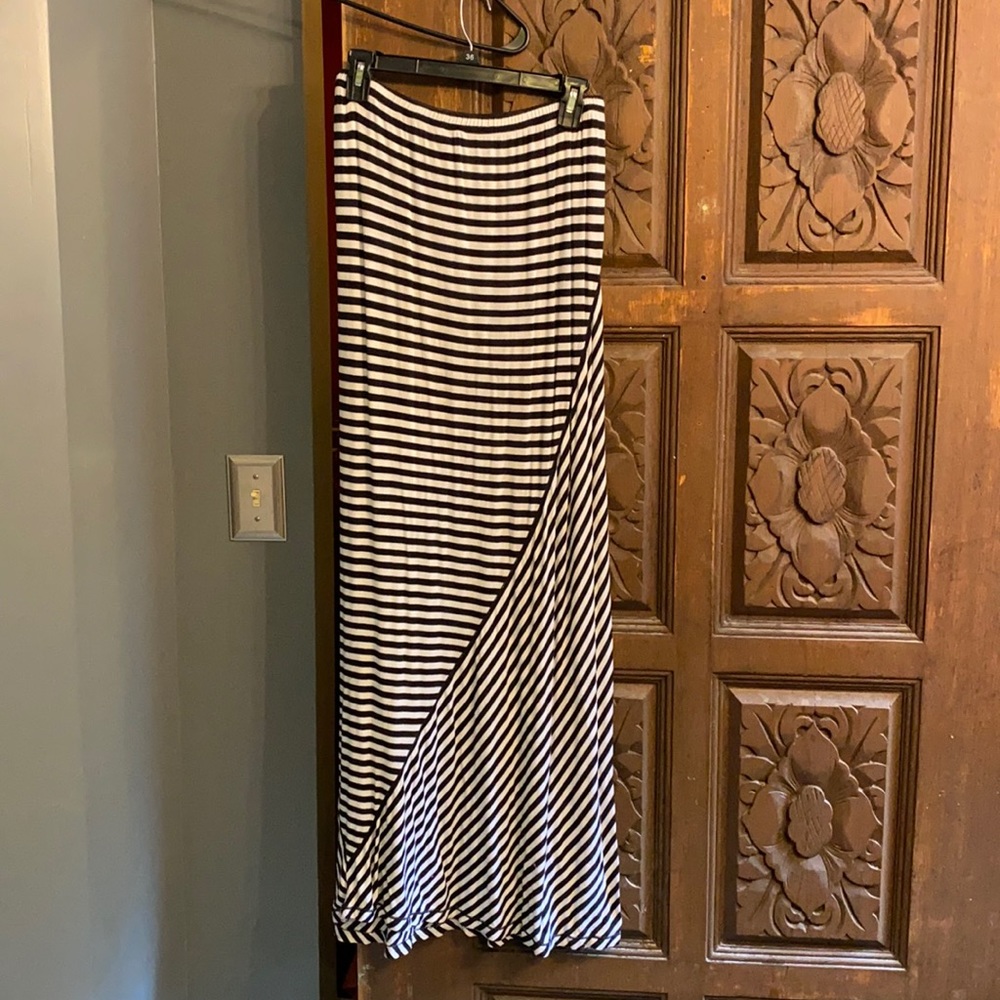 Cinched waist maxi skirt